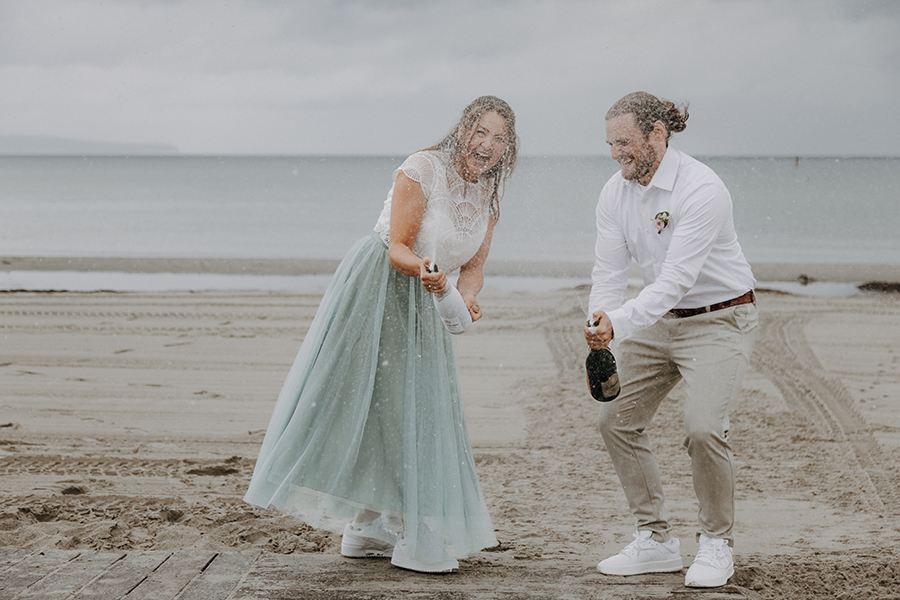 02_hochzeitsfotografie_auf_ruegen_sektempfang_franziskalorenzfotografie